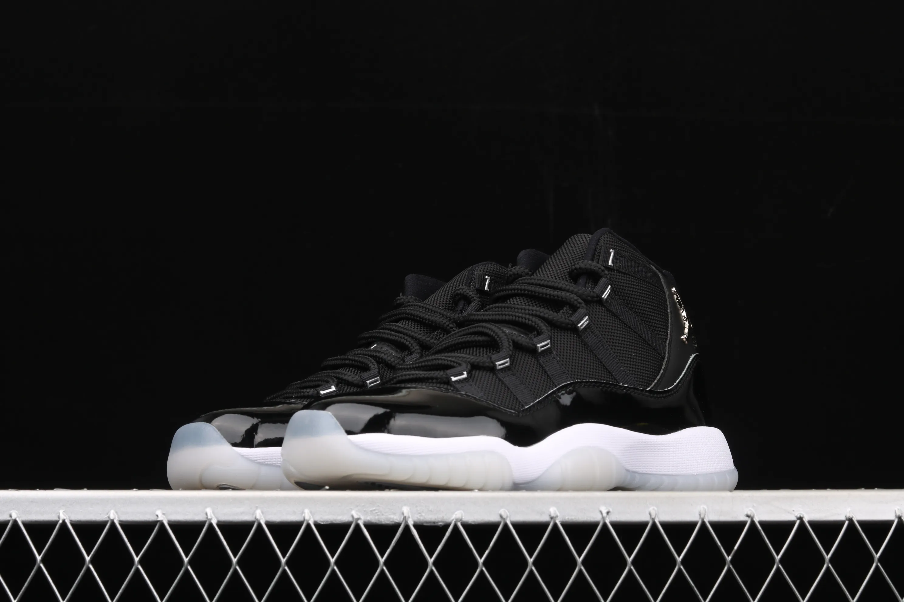 All Categories Air Jordan Jordan Series Basketball Shoes Air Jordan 11 Pure Original Version Air Jordan 11 "25th Anniversary" AJ11 Joe 11 Devil II Genuine Standard Real Carbon 378038-011